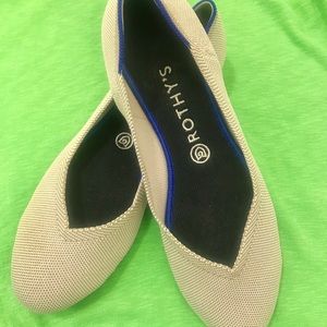 ROTHY’S Light Grey w/cobalt blue piping.